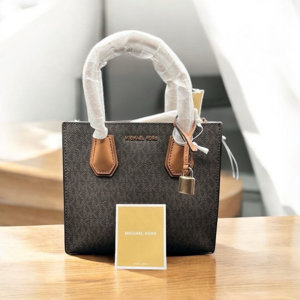 MICHAEL KORS MERCER TWO-TONE LOGO PRINT CROSSBODY BAG